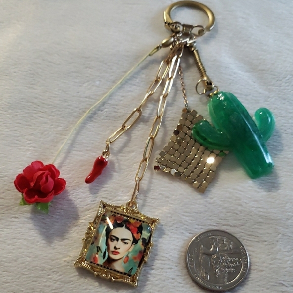 ART FRIDA KAHLO BAG CHARM PURSE KEYCHAIN GOLD FOLK ART SUCCULENT RED GREEN - Picture 6 of 8